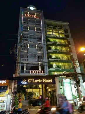 Làm Ăn Thua Lỗ Cần Bán căn Khách Sạn duy nhất MT đường sân...